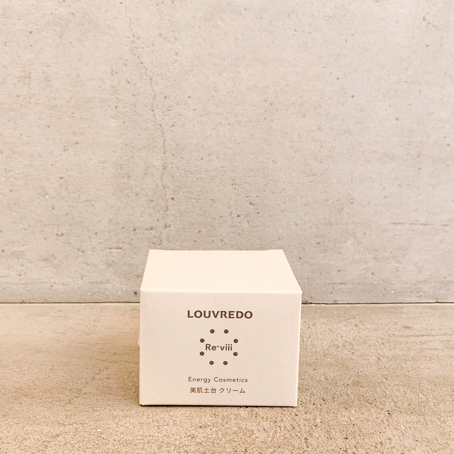 LOUVREDO
レヴィ クリーム